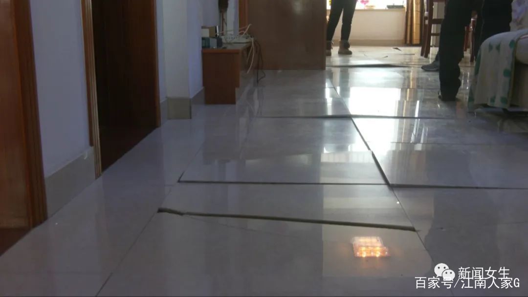 墙面瓷砖翘起来了如何处理(墙面瓷砖翘起来了如何处理掉) 墙面瓷砖翘起来了如何处理(墙面瓷砖翘起来了如何处理掉)